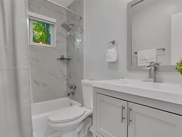 204 SW 19th Ave — Photo 32