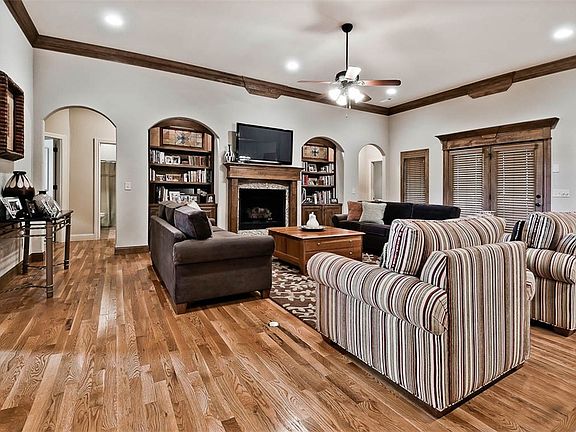 5th image of 3702 Oakbrooke Ave