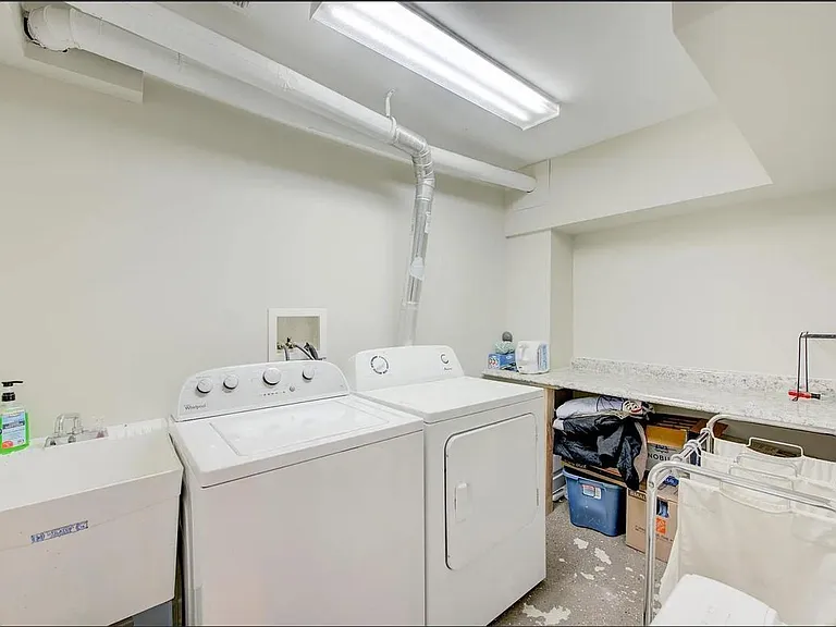 2531 Maple Ln W — Photo 21