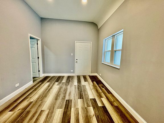 4th image of 3756 S Paulina St #1R