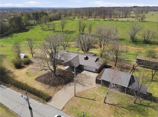 801 N Blue Jay Ln, Fayetteville, AR 72704