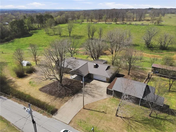 801 N Blue Jay Ln, Fayetteville, AR 72704