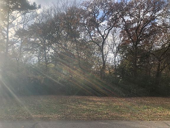 2nd image of 1205 Four Seasons Dr