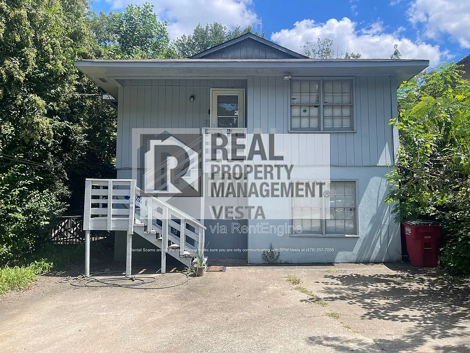 247 Riley Ave #B
