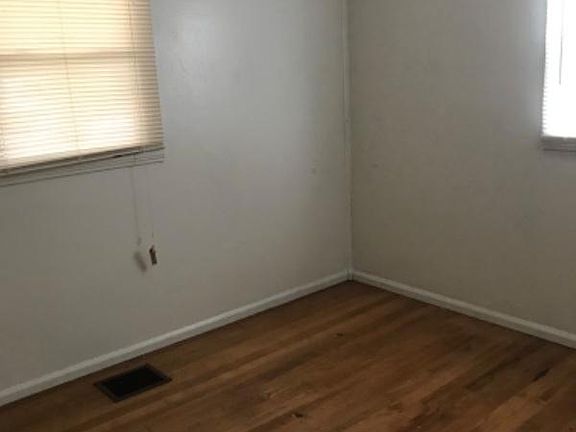 5th image of 2276 N Moreland Ave