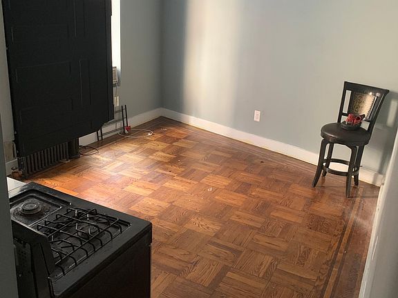 4th image of 3525 Bainbridge Ave APT 2E