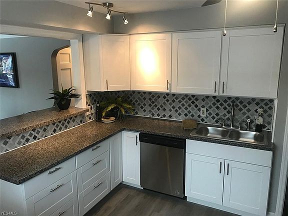 4th image of 5915 Virginia Ave