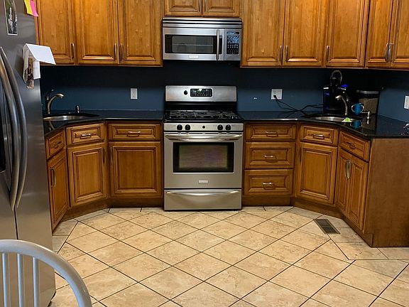 5th image of 1230A Caffrey Ave