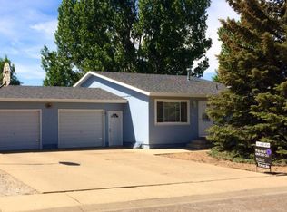 823 25th St W, Dickinson, ND 58601