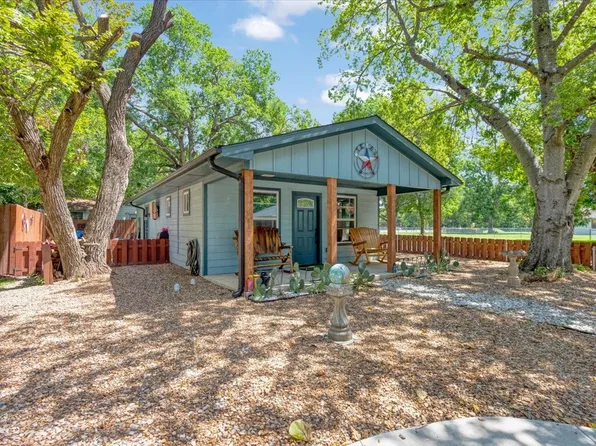 1000 S 4th St, Bonham, TX 75418