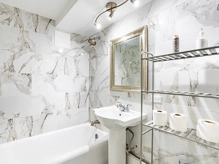 320 E 42nd St #1003 — Photo 18