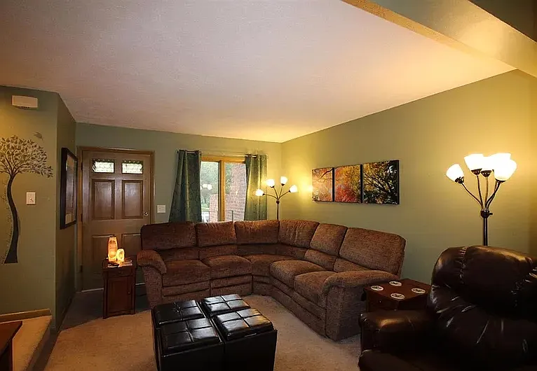 2 bed, 986 sqft, $1,975 — Photo 3