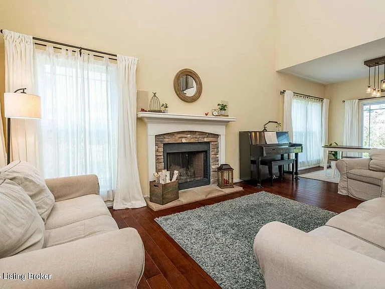 4007 Emerald Spring Pl — Photo 4