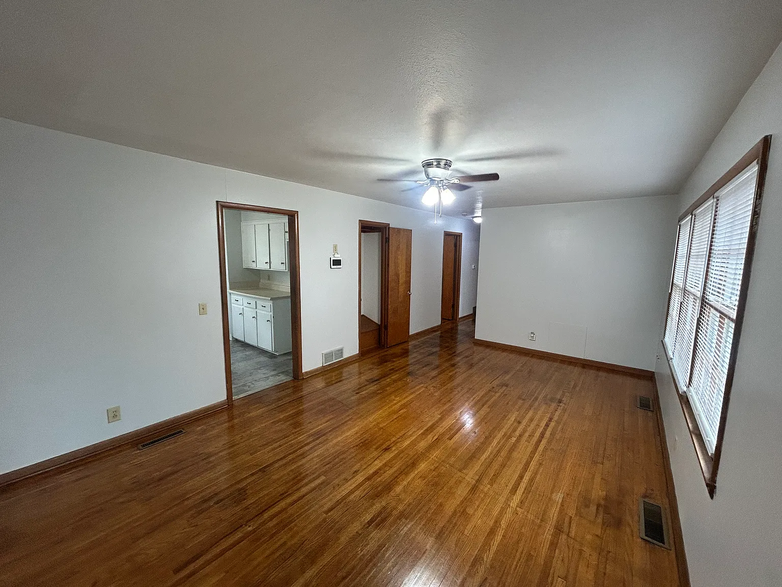 4 bed, 2.5 bath, 2000 sqft, $1,550 — Photo 4