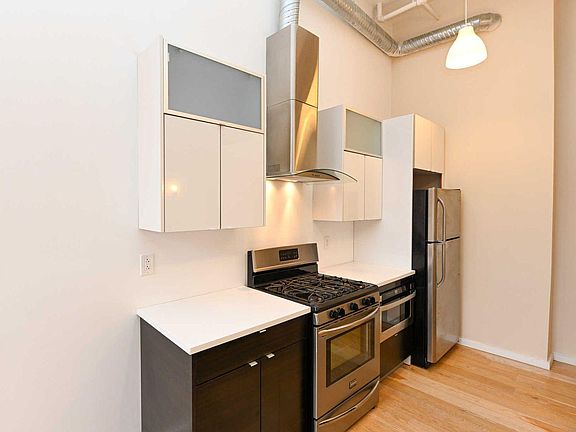 4th image of 726 Market St #27