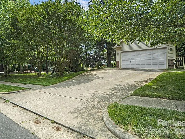 112 McConnell Dr — Photo 6