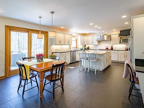 3rd image of 7400 Daisys Wood Ln
