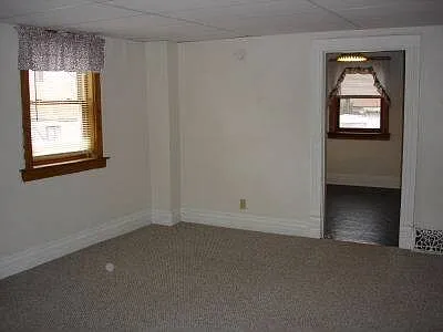 2 bed, 1.0 bath, $550 — Photo 3