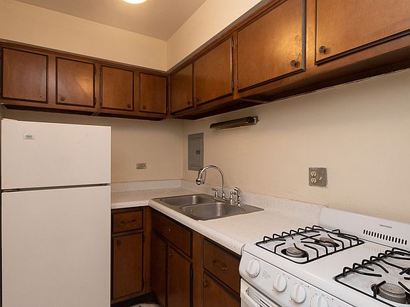 3rd image of 660 W Wrightwood Ave APT 303