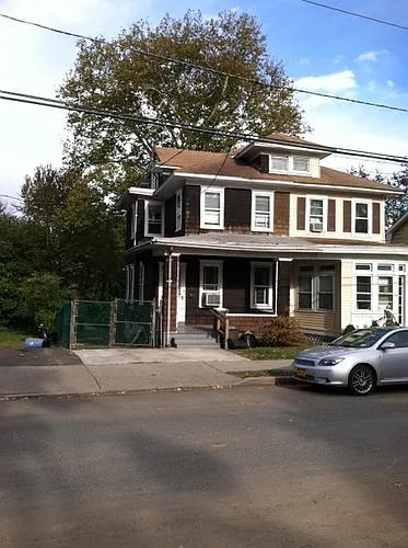 255 Hollywood Dr Photo 1