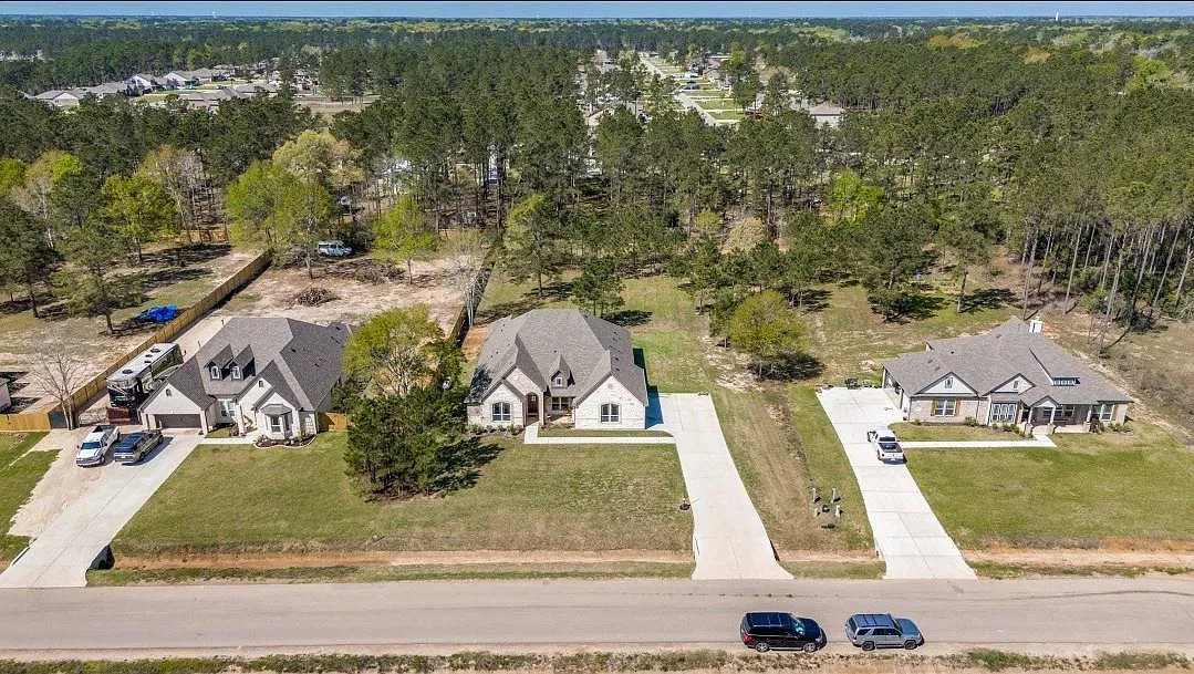 5 bed, 3.0 bath, $3,000 — Photo 2