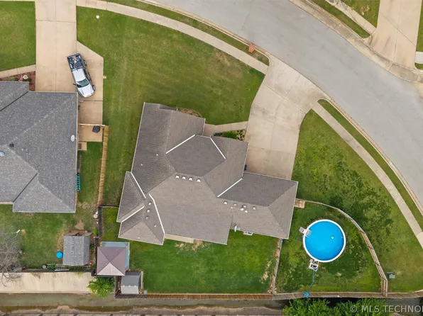 5712 Hazel Rd, Bartlesville, OK 74006