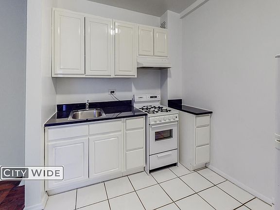 2nd image of 160 E 55th St APT 6A
