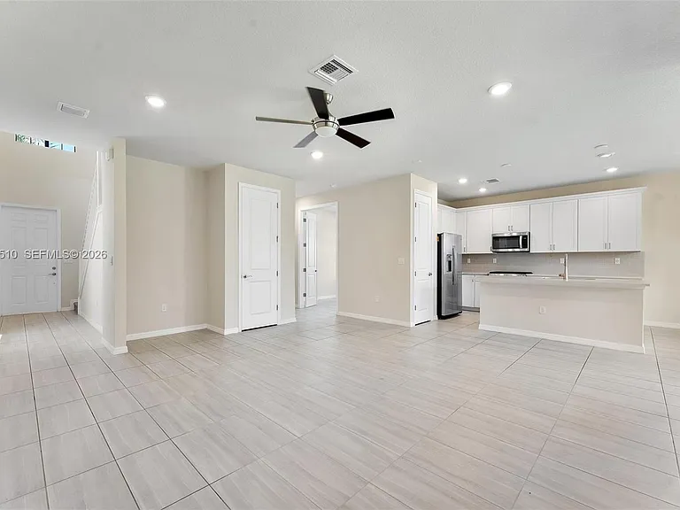 2485 Primrose Pl — Photo 6