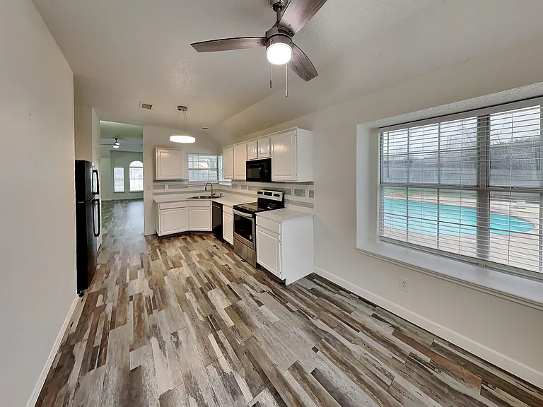 2829 Salado Trl — Photo 8