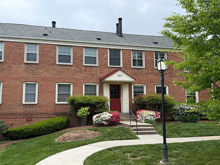 2611 Arlington Blvd #201 — Photo 12
