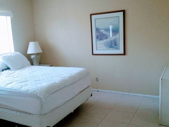 5th image of 600 Pine Dr APT 304