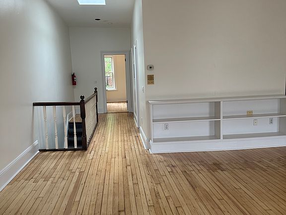 4th image of 41A N Broadway APT 3