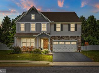 205 Market Sq S, Leola, PA 17540