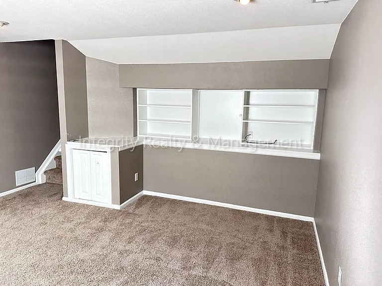 1041 Laurenwood Ln — Photo 44