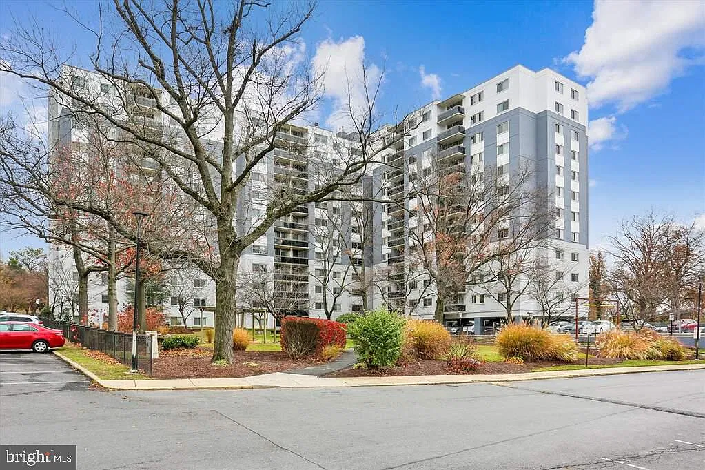 2 bed, 2.0 bath, 1172 sqft, $2,400 — Photo 1