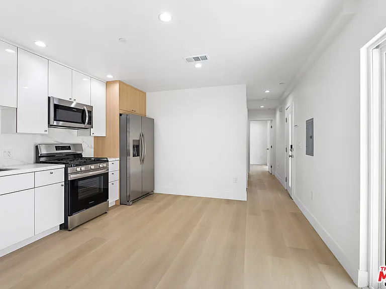 10963 Calvert St #1/2 — Photo 11