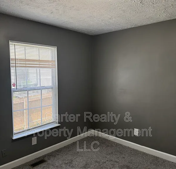 1812 Glade St — Photo 10
