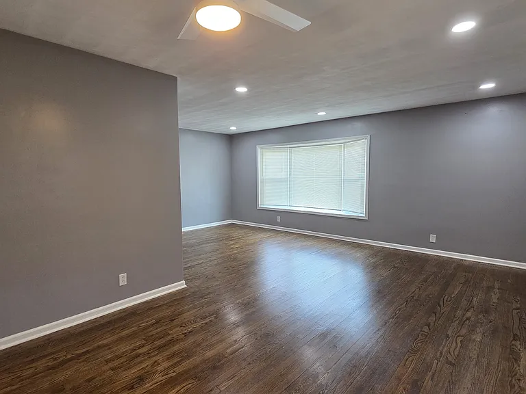 1380 Catalpa Dr — Photo 5