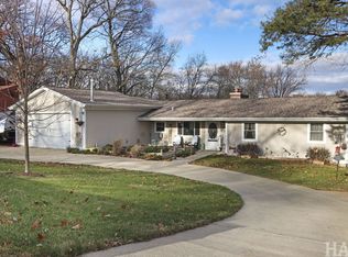 1512 W Oakleaf Dr, McHenry, IL 60051