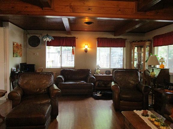 5th image of 211 Olive St