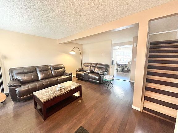 4th image of 808 SW Birchwood Clos