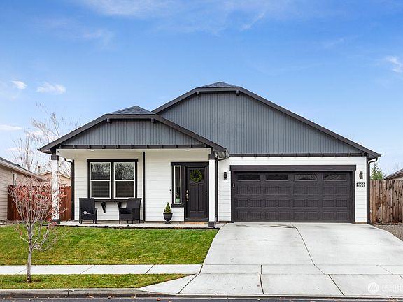 3rd image of 2220 Leonard Drive