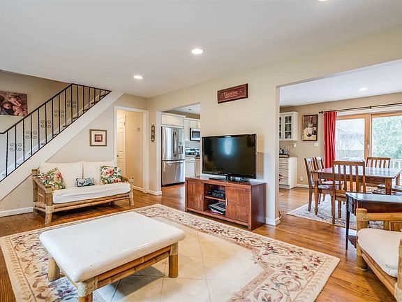 3rd image of 10 Brooks Ave