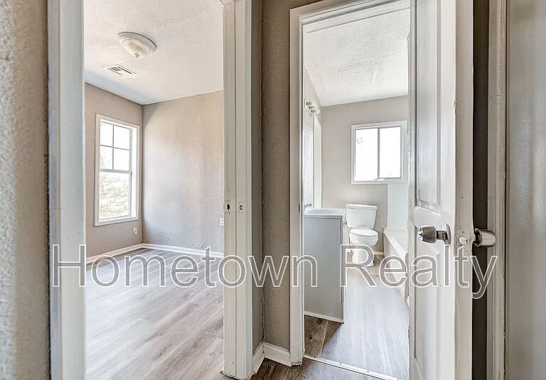 2122 N Glen Ellyn St — Photo 9