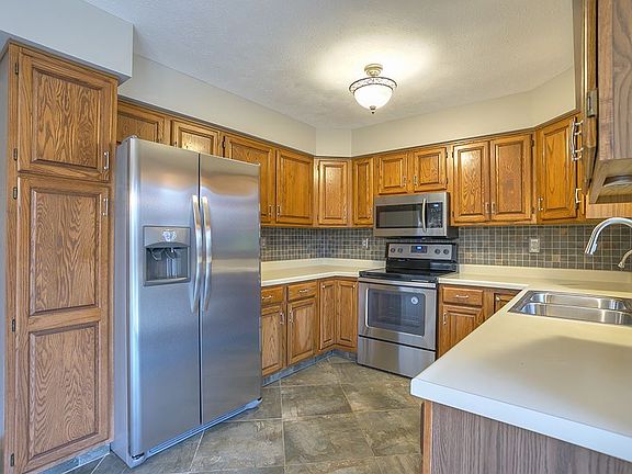 5th image of 1841 Old Oaks Ct