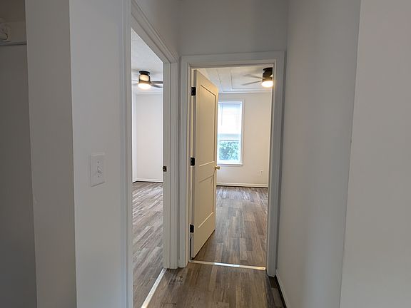 2nd image of 1022 Pearl St APT 3