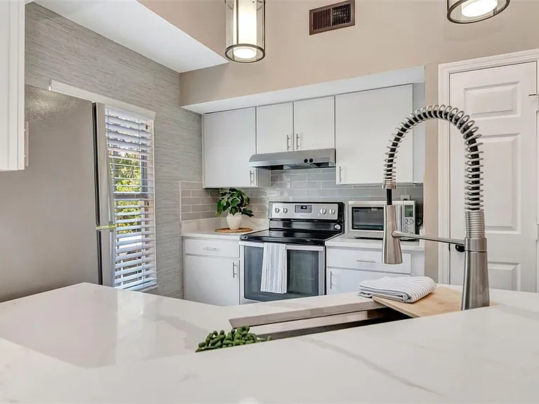 9130 Lake Chase Island Way #9130 — Photo 12