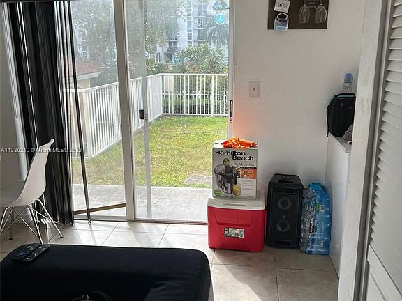 3rd image of 2058 NE 167th St #3-118