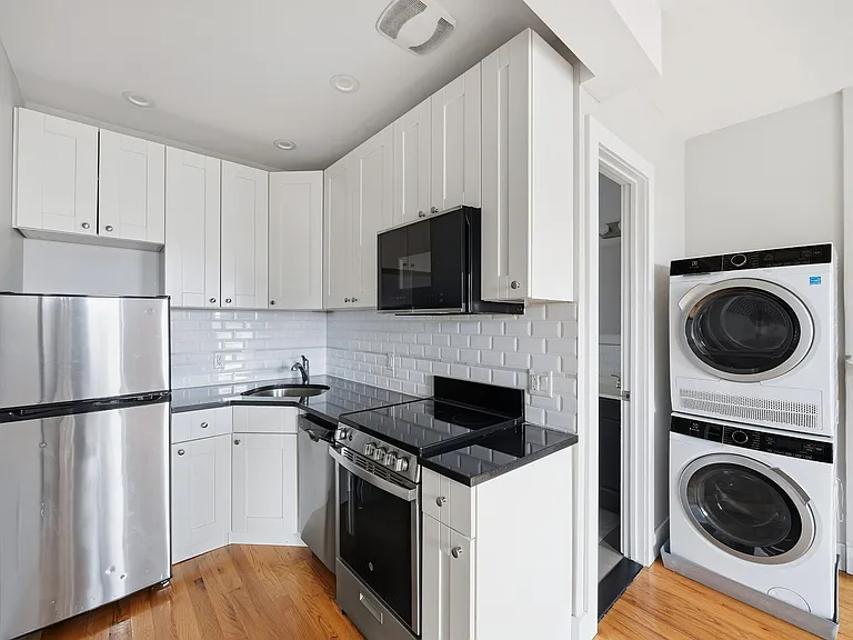 104 6th Ave #5 — Photo 4