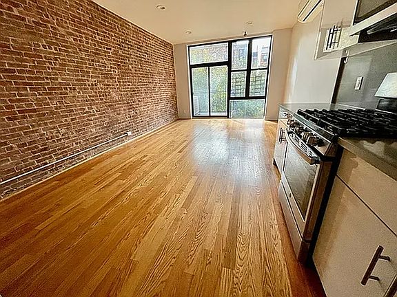 3rd image of 164 W 123rd St #1